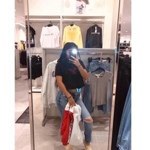 Meet your Posher, Alma